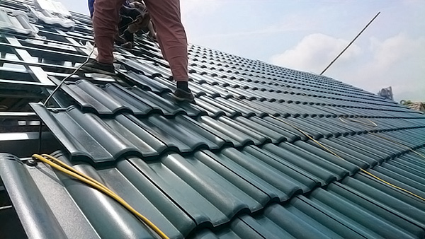 Ngói màu Tora Pacific có độ bền màu 15 năm